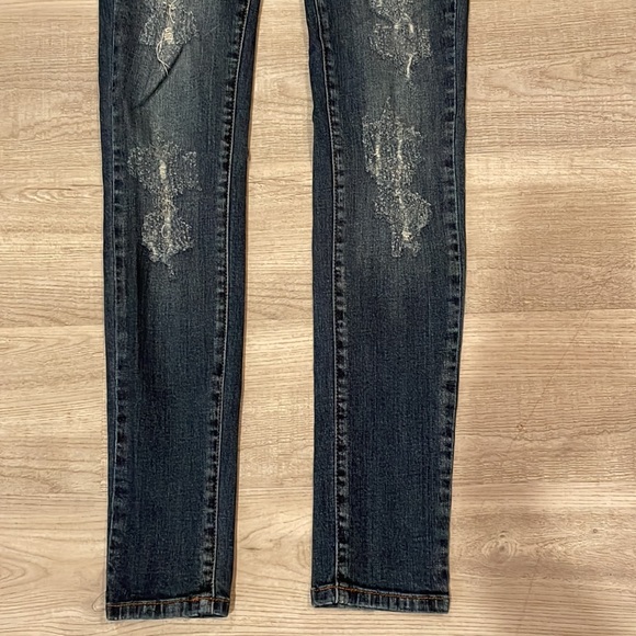 KanCan Estilo Distressed Skinny Jeans - Picture 4 of 10